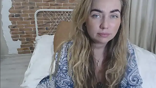 Snapshot of xxkristinaxx chatting on February 12, 2025, 10:35 am xxkristinaxx online show from February 12, 2025, 10:35 am