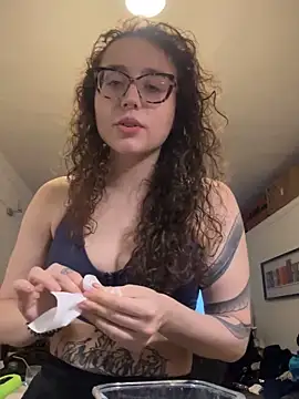 ladyturtle online show from March 25, 2026, 3:33 pm