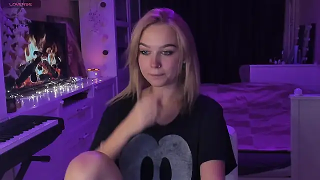 MaryDreaminess online show from March 9, 2025, 10:52 pm