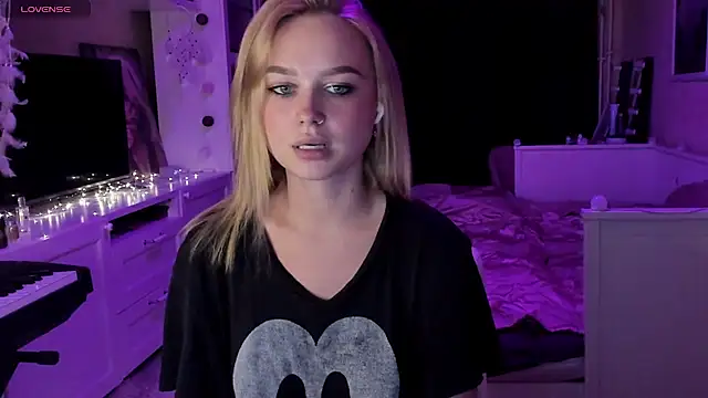 MaryDreaminess online show from March 6, 2025, 6:48 pm