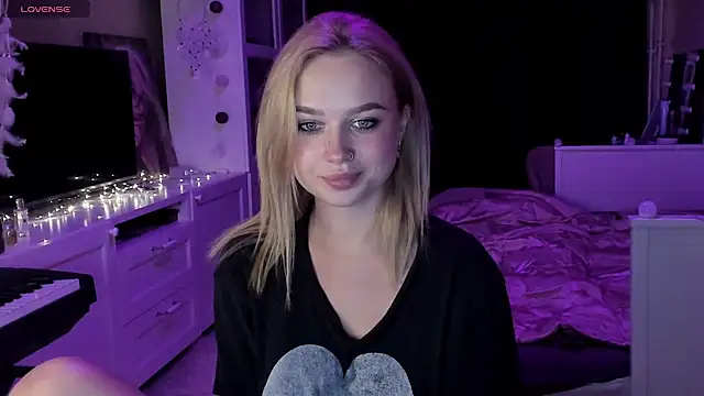 MaryDreaminess online show from March 6, 2025, 10:15 pm