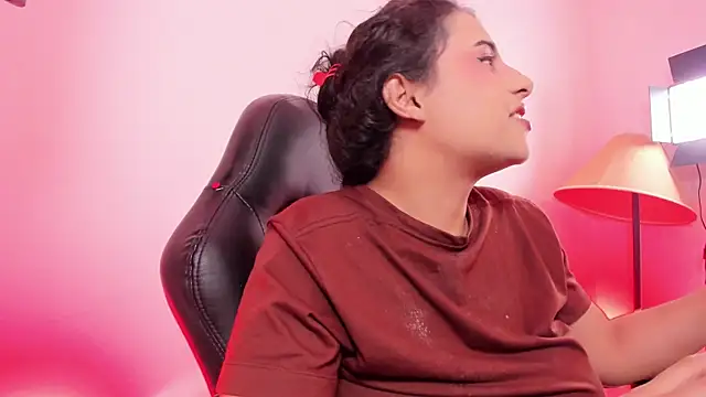 Snapshot of AbbyTaylorr chatting on December 2, 2025, 10:00 pm AbbyTaylorr online show from December 2, 2025, 10:00 pm