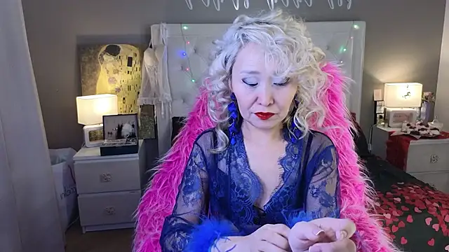 Snapshot of RoxalanaStar chatting on February 17, 2026, 10:18 pm RoxalanaStar online show from February 17, 2026, 10:18 pm