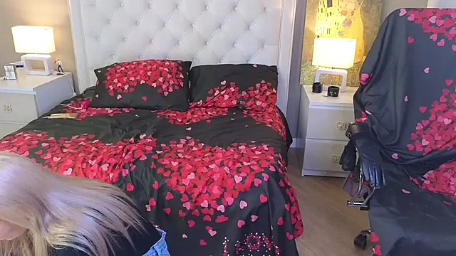 Snapshot of RoxalanaStar chatting on October 2, 2025, 8:23 pm RoxalanaStar online show from October 2, 2025, 8:23 pm