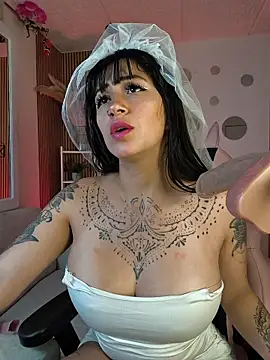 Snapshot of Tattooed_spittingdoll chatting on October 31, 2025, 2:35 pm Tattooed spittingdoll online show from October 31, 2025, 2:35 pm