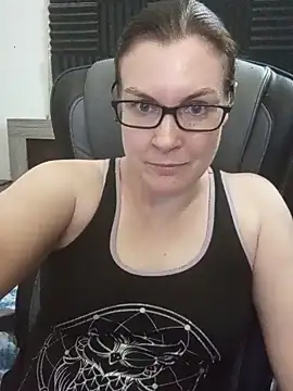 Snapshot of DesreRose chatting on May 12, 2026, 1:13 am DesreRose online show from May 12, 2026, 1:13 am