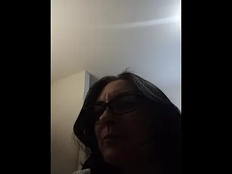 Snapshot of DesreRose chatting on November 18, 2025, 7:00 am DesreRose online show from November 18, 2025, 7:00 am