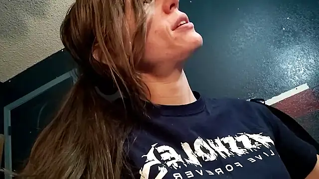 Snapshot of TheDaisyChaos chatting on December 4, 2024, 5:10 am TheDaisyChaos online show from December 4, 2024, 5:10 am