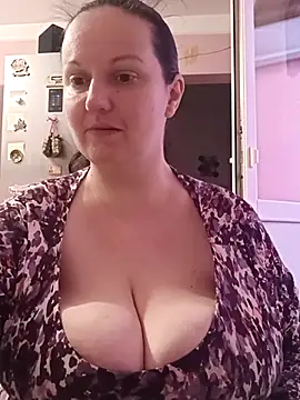 Snapshot of BustyLadyAlma chatting on February 16, 2026, 6:34 am BustyLadyAlma online show from February 16, 2026, 6:34 am