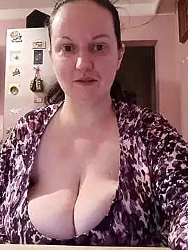 Snapshot of BustyLadyAlma chatting on January 19, 2026, 6:28 am BustyLadyAlma online show from January 19, 2026, 6:28 am