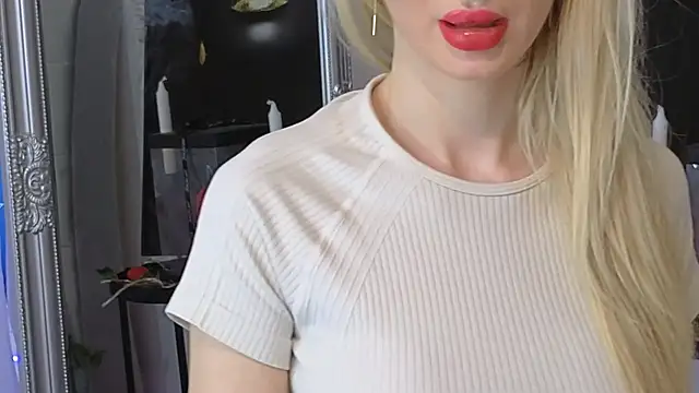Snapshot of JuliaJuliette chatting on March 22, 2025, 5:09 pm JuliaJuliette online show from March 22, 2025, 5:09 pm