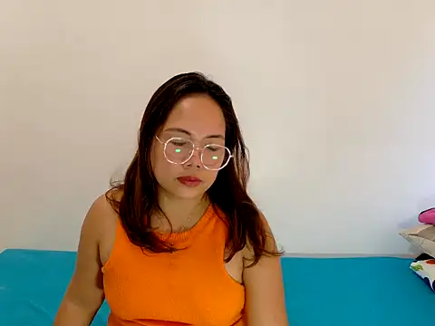 BURBERRY69 online show from March 28, 2026, 4:13 am