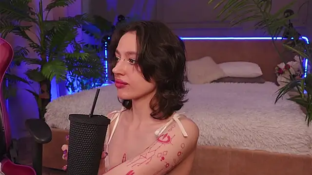 Devilinee online show from March 20, 2026, 6:47 am