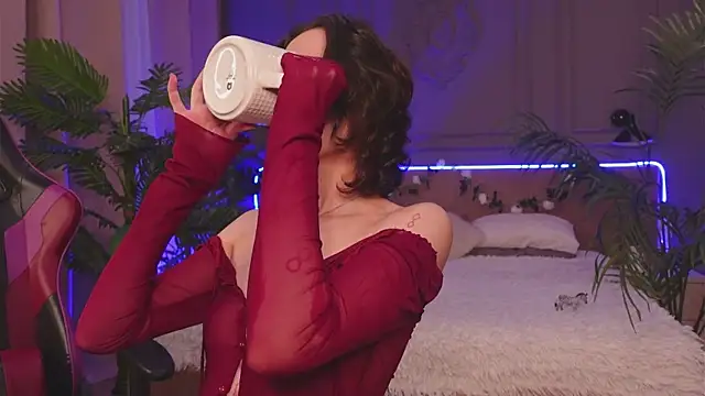 Devilinee online show from November 23, 2025, 6:12 am