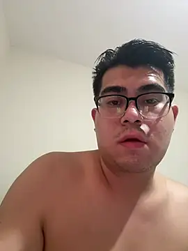 Moisesgtz04 online show from September 17, 2025, 2:13 am