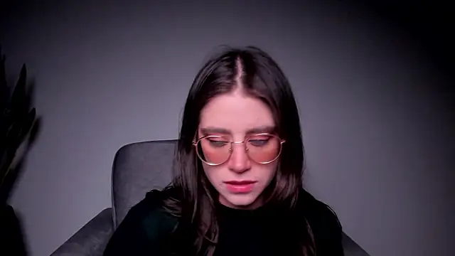 Snapshot of HazelKush chatting on January 5, 2026, 9:51 pm HazelKush online show from January 5, 2026, 9:51 pm