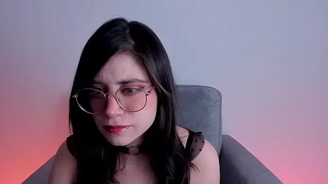 Snapshot of HazelKush chatting on December 1, 2025, 10:43 pm HazelKush online show from December 1, 2025, 10:43 pm