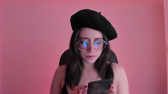 Snapshot of HazelKush chatting on October 23, 2025, 9:24 pm HazelKush online show from October 23, 2025, 9:24 pm