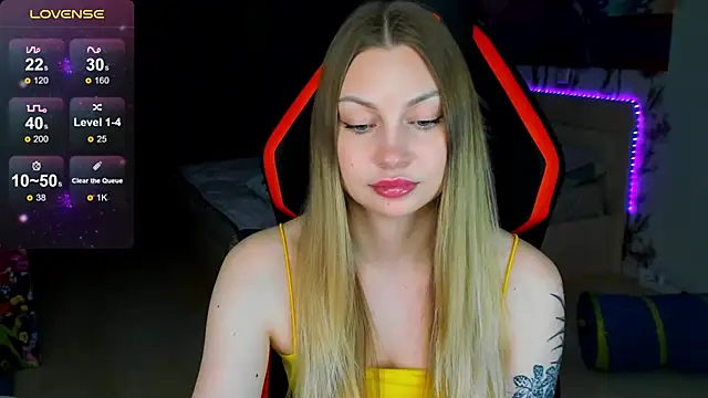 Snapshot of BiMolly chatting on March 3, 2026, 7:32 pm BiMolly online show from March 3, 2026, 7:32 pm