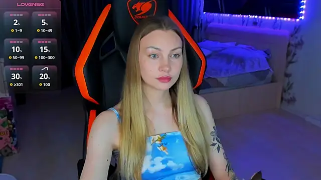 BiMolly online show from July 28, 2026, 10:31 pm