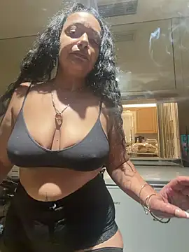 Snapshot of PichyPrettyPussy chatting on February 10, 2026, 3:22 pm PichyPrettyPussy online show from February 10, 2026, 3:22 pm