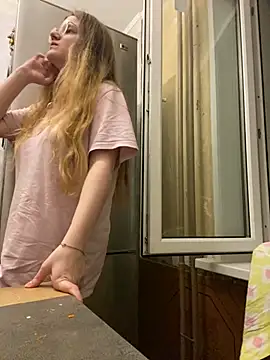 Snapshot of -MimmiLissa- chatting on July 19, 2026, 9:44 pm -MimmiLissa- online show from July 19, 2026, 9:44 pm