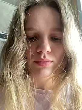 Snapshot of -MimmiLissa- chatting on July 20, 2026, 12:18 pm -MimmiLissa- online show from July 20, 2026, 12:18 pm