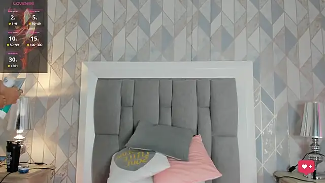 Princsgirl  online show from December 2, 2025, 7:37 pm