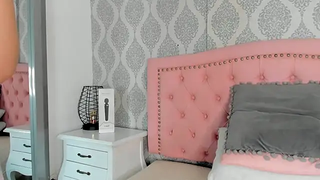 Princsgirl  online show from March 18, 2026, 7:59 pm