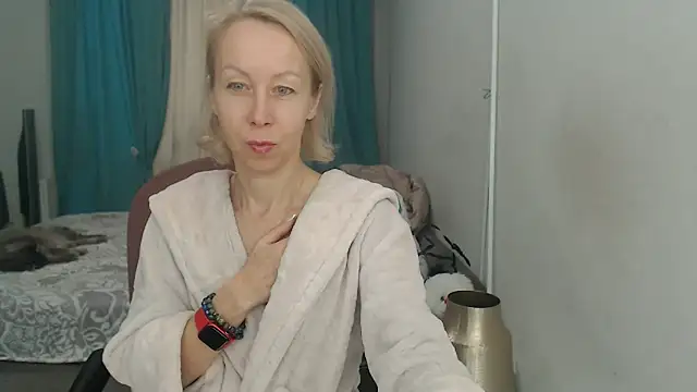 Snapshot of LuxuryNika chatting on November 7, 2025, 10:42 am LuxuryNika online show from November 7, 2025, 10:42 am