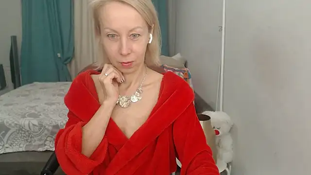 Snapshot of LuxuryNika chatting on November 18, 2025, 7:17 pm LuxuryNika online show from November 18, 2025, 7:17 pm
