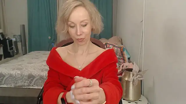 Snapshot of LuxuryNika chatting on May 2, 2026, 5:18 pm LuxuryNika online show from May 2, 2026, 5:18 pm