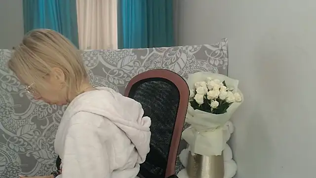 Snapshot of LuxuryNika chatting on November 28, 2025, 9:20 am LuxuryNika online show from November 28, 2025, 9:20 am