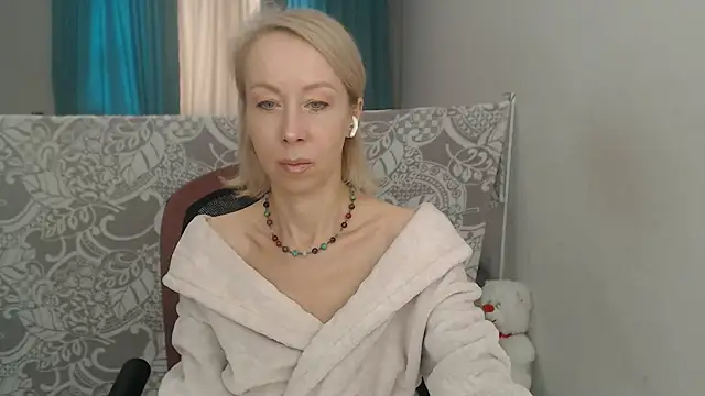 Snapshot of LuxuryNika chatting on November 25, 2025, 10:59 am LuxuryNika online show from November 25, 2025, 10:59 am