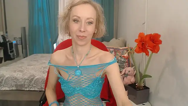 Snapshot of LuxuryNika chatting on April 18, 2026, 1:46 pm LuxuryNika online show from April 18, 2026, 1:46 pm