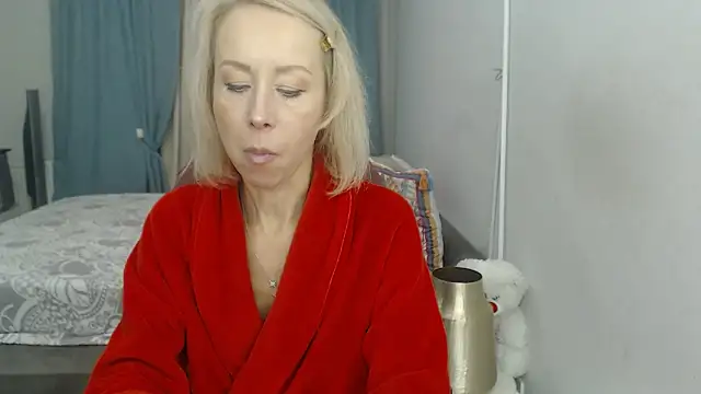 Snapshot of LuxuryNika chatting on November 17, 2025, 2:10 pm LuxuryNika online show from November 17, 2025, 2:10 pm