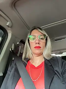 Gatitacarlita online show from April 11, 2026, 6:11 pm