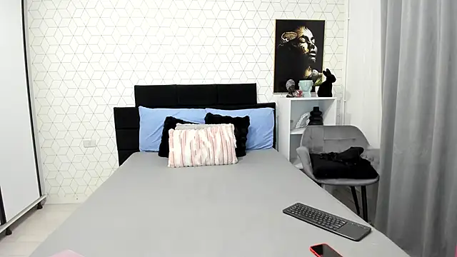 Snapshot of Heidix chatting on February 16, 2026, 5:17 am Heidix online show from February 16, 2026, 5:17 am