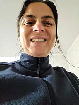 Snapshot of IsabelleCraft chatting on November 6, 2025, 11:58 am IsabelleCraft online show from November 6, 2025, 11:58 am