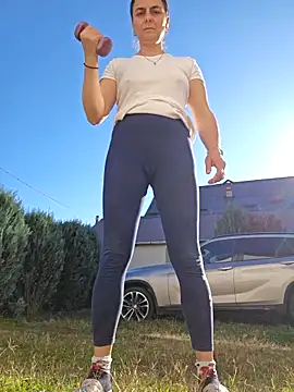 Snapshot of IsabelleCraft chatting on October 31, 2025, 12:46 pm IsabelleCraft online show from October 31, 2025, 12:46 pm