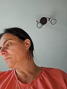 Snapshot of IsabelleCraft chatting on November 1, 2025, 9:25 am IsabelleCraft online show from November 1, 2025, 9:25 am