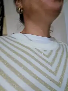 Snapshot of IsabelleCraft chatting on October 24, 2025, 12:04 pm IsabelleCraft online show from October 24, 2025, 12:04 pm