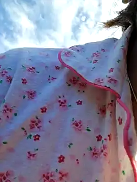 Snapshot of IsabelleCraft chatting on October 21, 2025, 8:14 am IsabelleCraft online show from October 21, 2025, 8:14 am