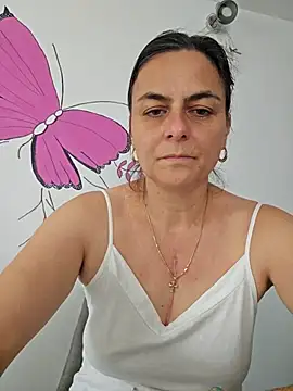 Snapshot of IsabelleCraft chatting on November 17, 2025, 8:51 am IsabelleCraft online show from November 17, 2025, 8:51 am