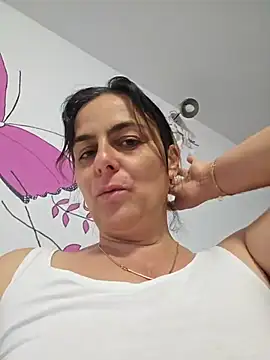 Snapshot of IsabelleCraft chatting on November 10, 2025, 11:37 am IsabelleCraft online show from November 10, 2025, 11:37 am