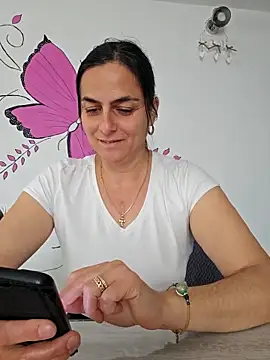 Snapshot of IsabelleCraft chatting on November 25, 2025, 10:04 am IsabelleCraft online show from November 25, 2025, 10:04 am