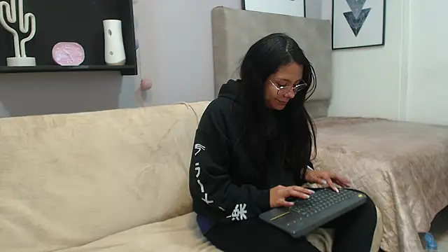 Snapshot of valevicious chatting on February 25, 2025, 5:30 pm valevicious online show from February 25, 2025, 5:30 pm