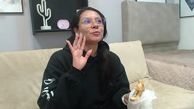 Snapshot of valevicious chatting on February 25, 2025, 1:32 pm valevicious online show from February 25, 2025, 1:32 pm