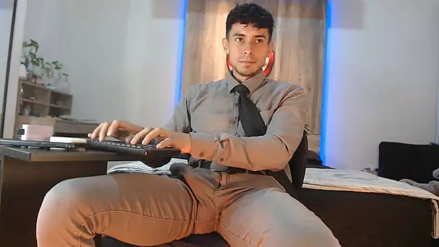 Andrew 4  online show from October 7, 2025, 3:07 am