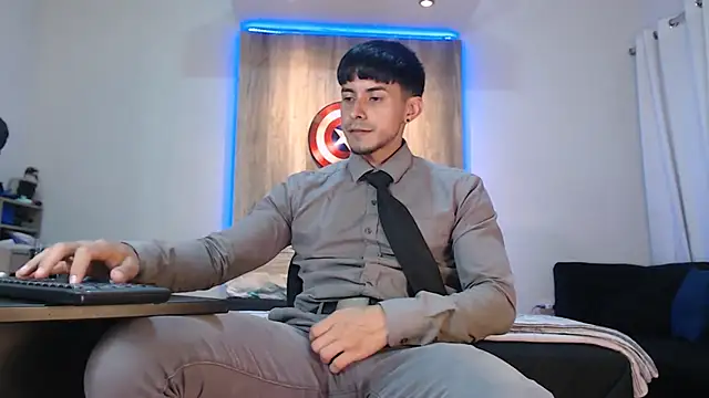 Andrew 4  online show from March 12, 2025, 2:52 am